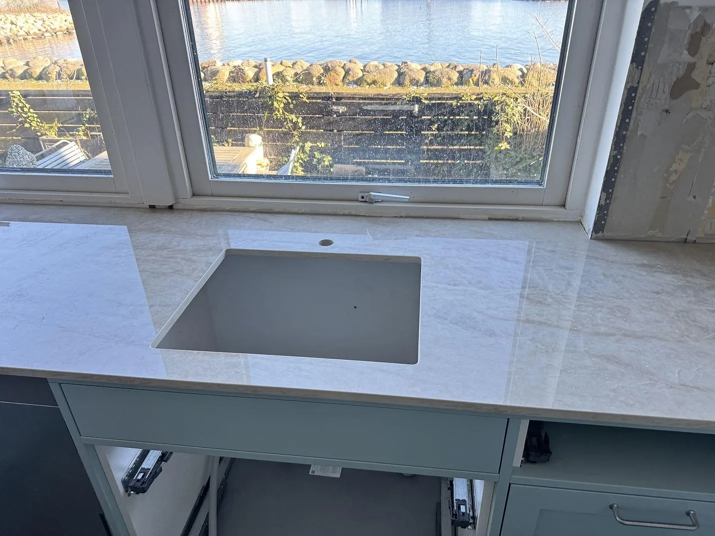 Køkkenbordplade i Dekton Arga, Limhamn – billede 4