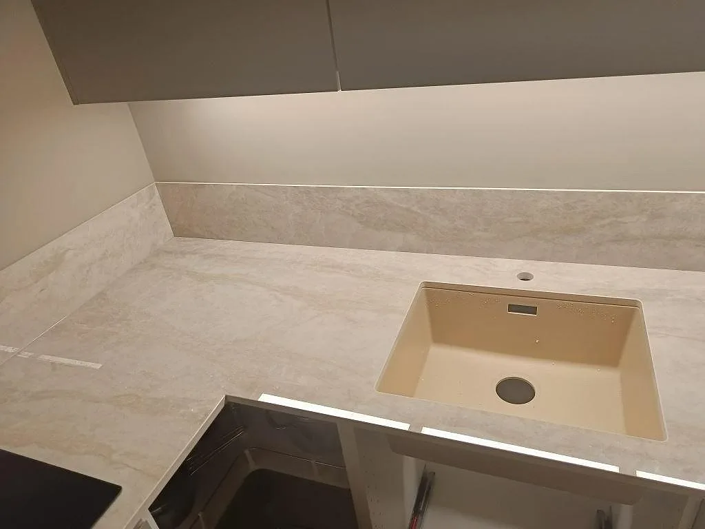 Køkkenbordplade i Dekton Arga, Malmö – billede 4