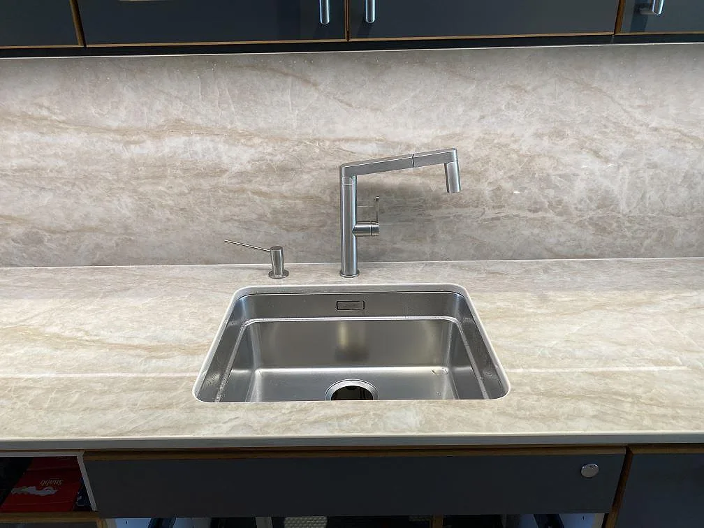 Køkkenbordplade i Dekton Arga, Malmö – billede 5