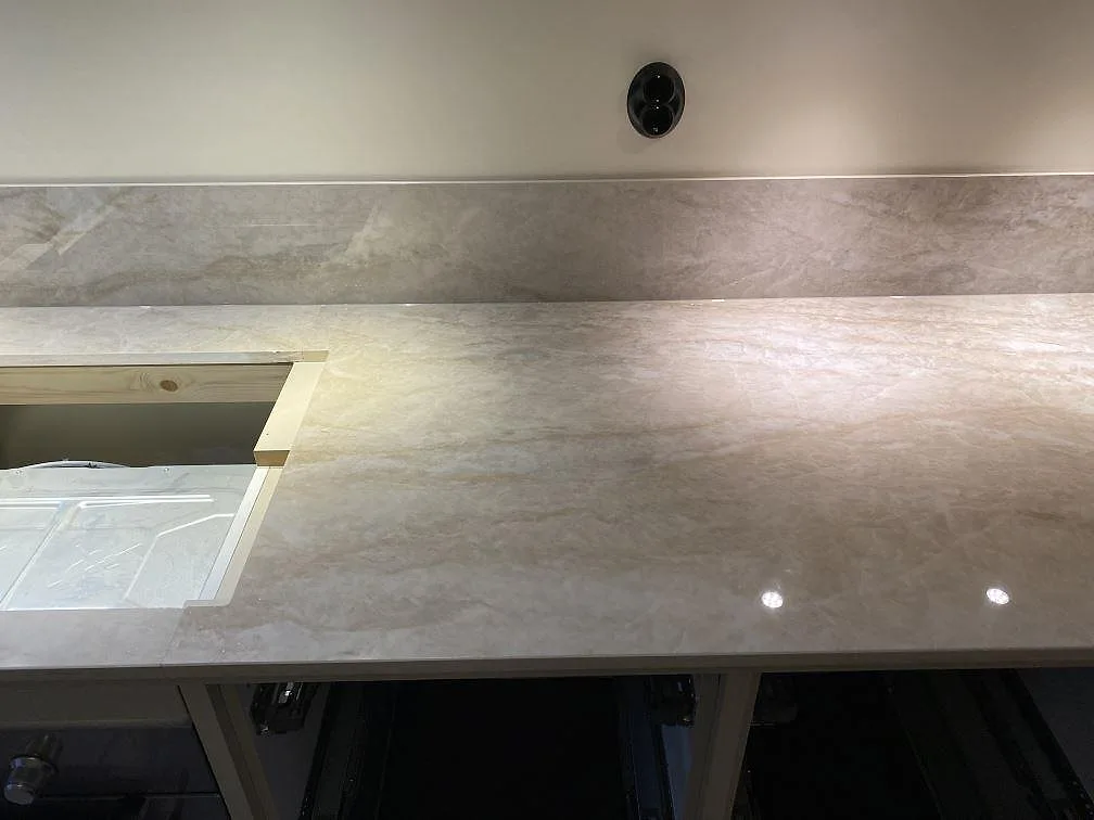 Køkkenbordplade i Dekton Arga, Malmö – billede 5