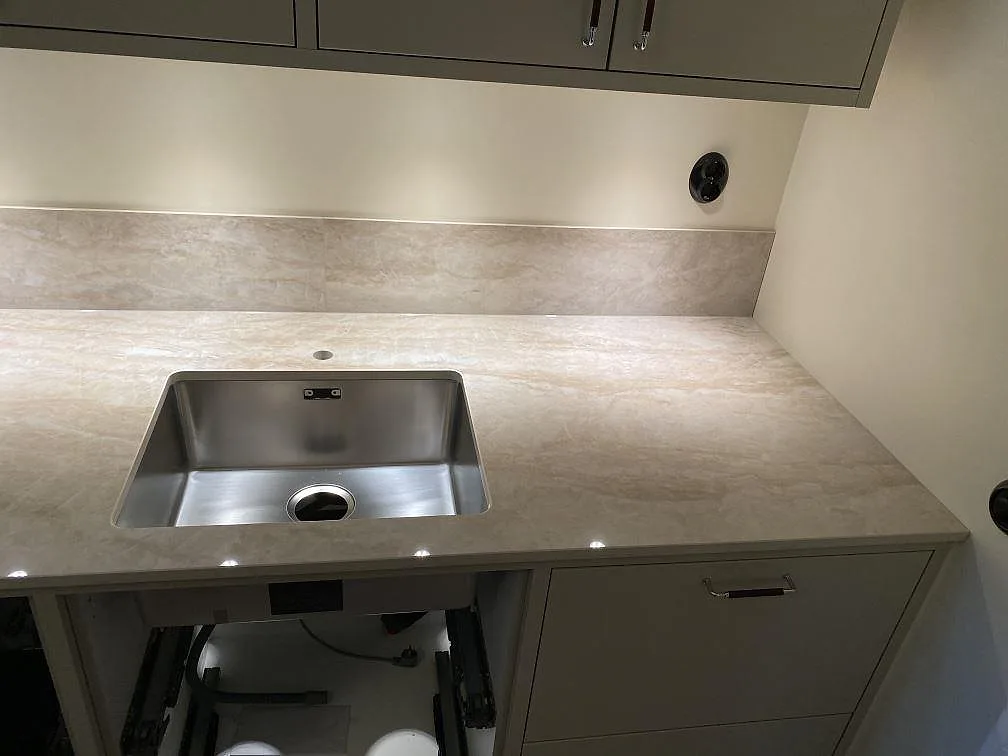 Køkkenbordplade i Dekton Arga, Malmö – billede 3