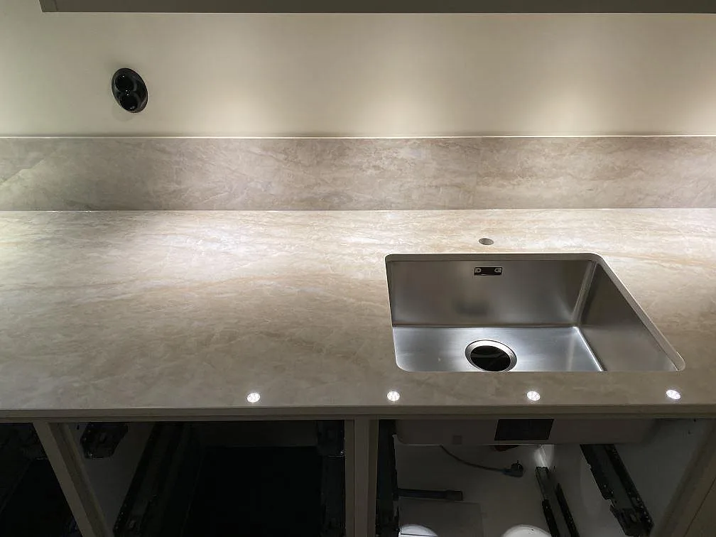 Køkkenbordplade i Dekton Arga, Malmö – billede 2