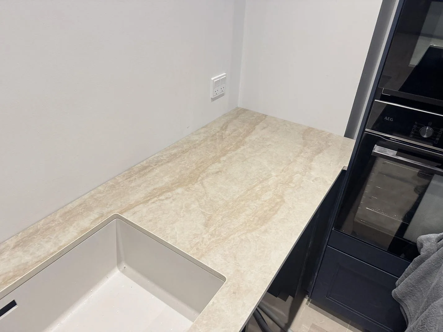 Køkkenbordplade i Dekton Arga, Marstal – billede 3
