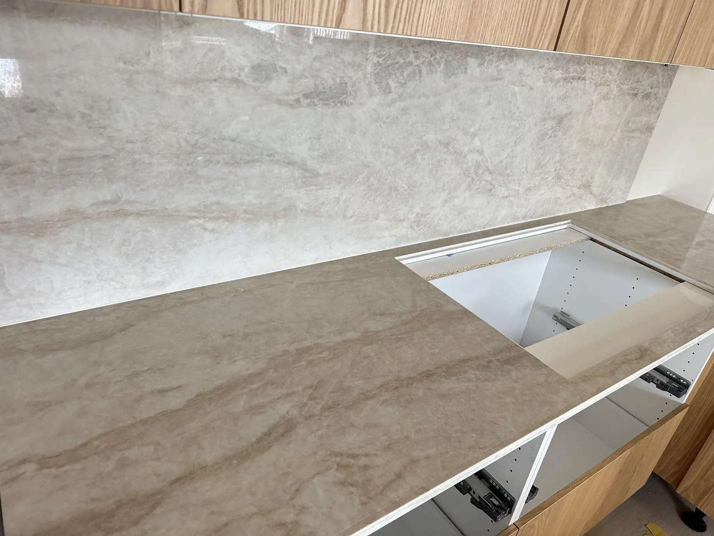 Køkkenbordplade i Dekton Arga, Mölltorp – billede 5