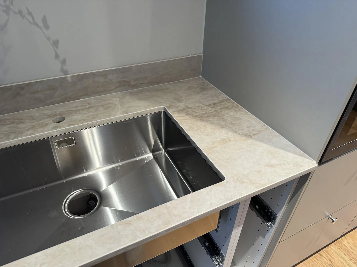 Køkkenbordplade i Dekton Arga, Mölndal – billede 2
