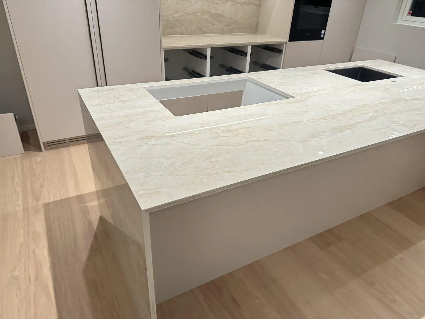 Køkkenbordplade i Dekton Arga, Sandered – billede 2