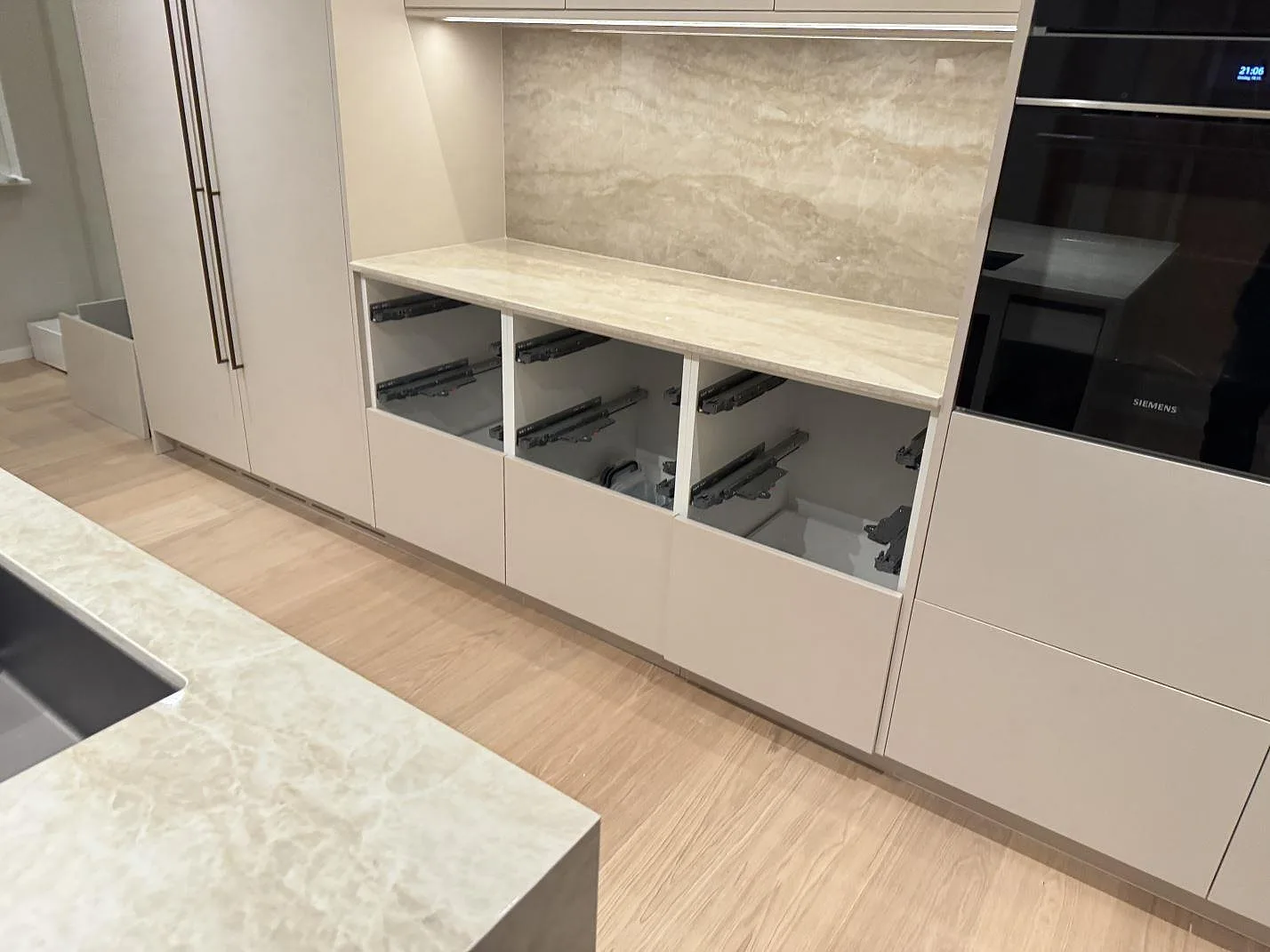 Køkkenbordplade i Dekton Arga, Sandered – billede 4