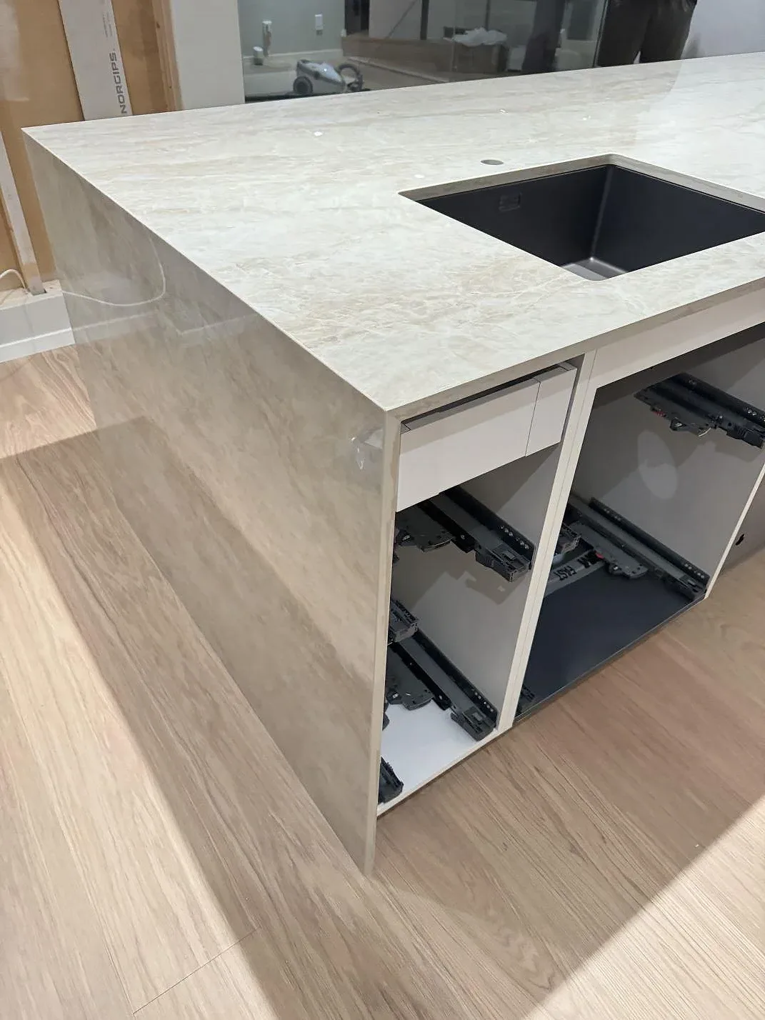 Køkkenbordplade i Dekton Arga, Sandered – billede 7