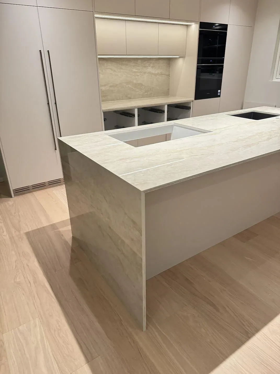 Køkkenbordplade i Dekton Arga, Sandered – billede 5