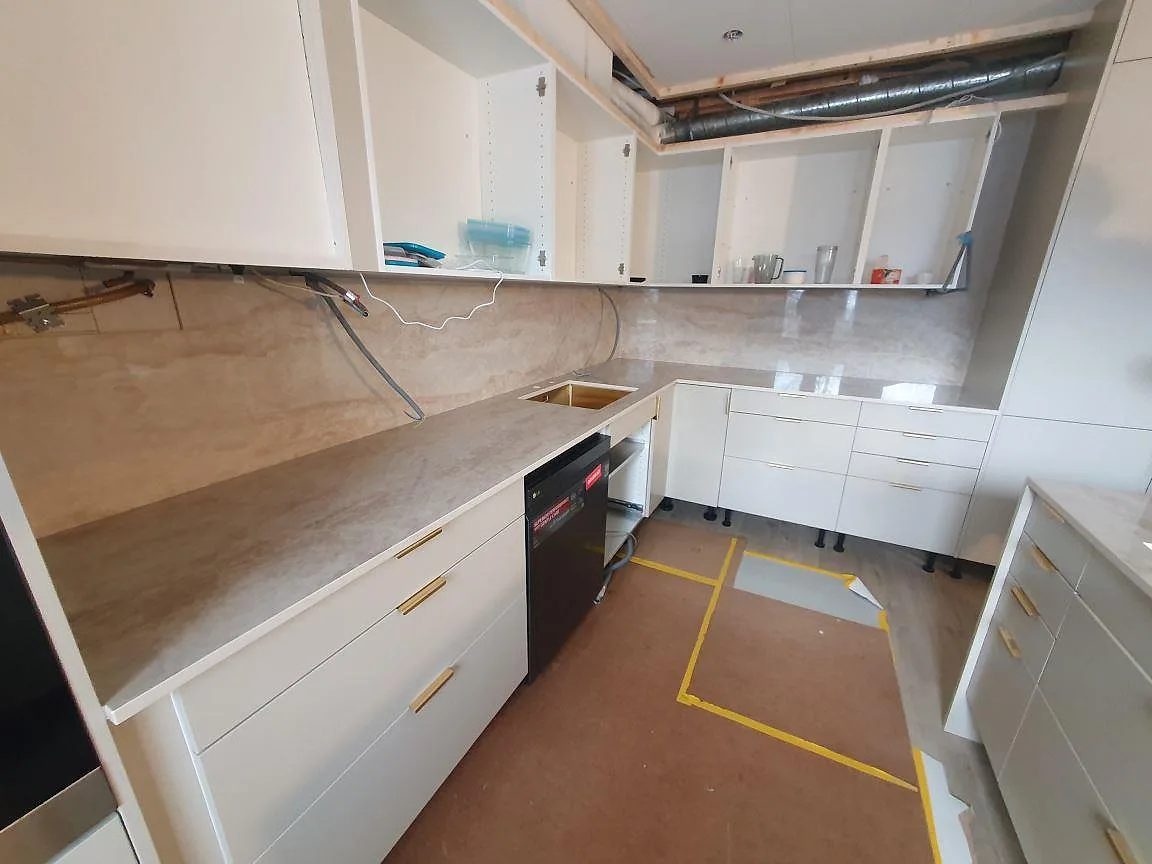 Køkkenbordplade i Dekton Arga, Söderby – billede 2