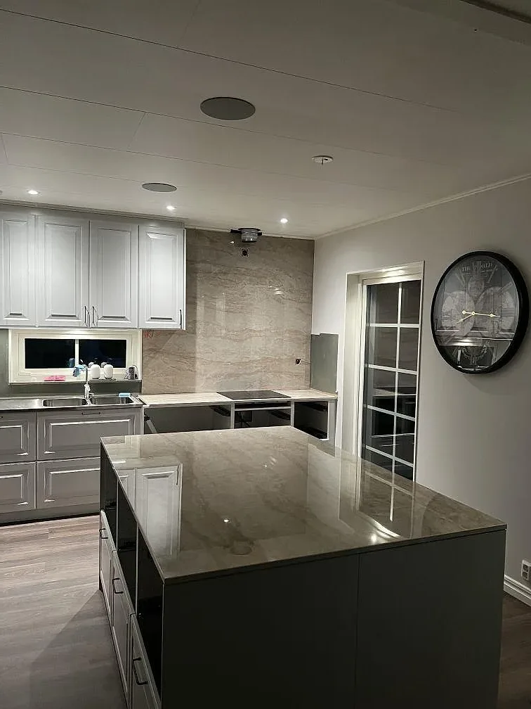 Køkkenbordplade i Dekton Arga, Stenkullen