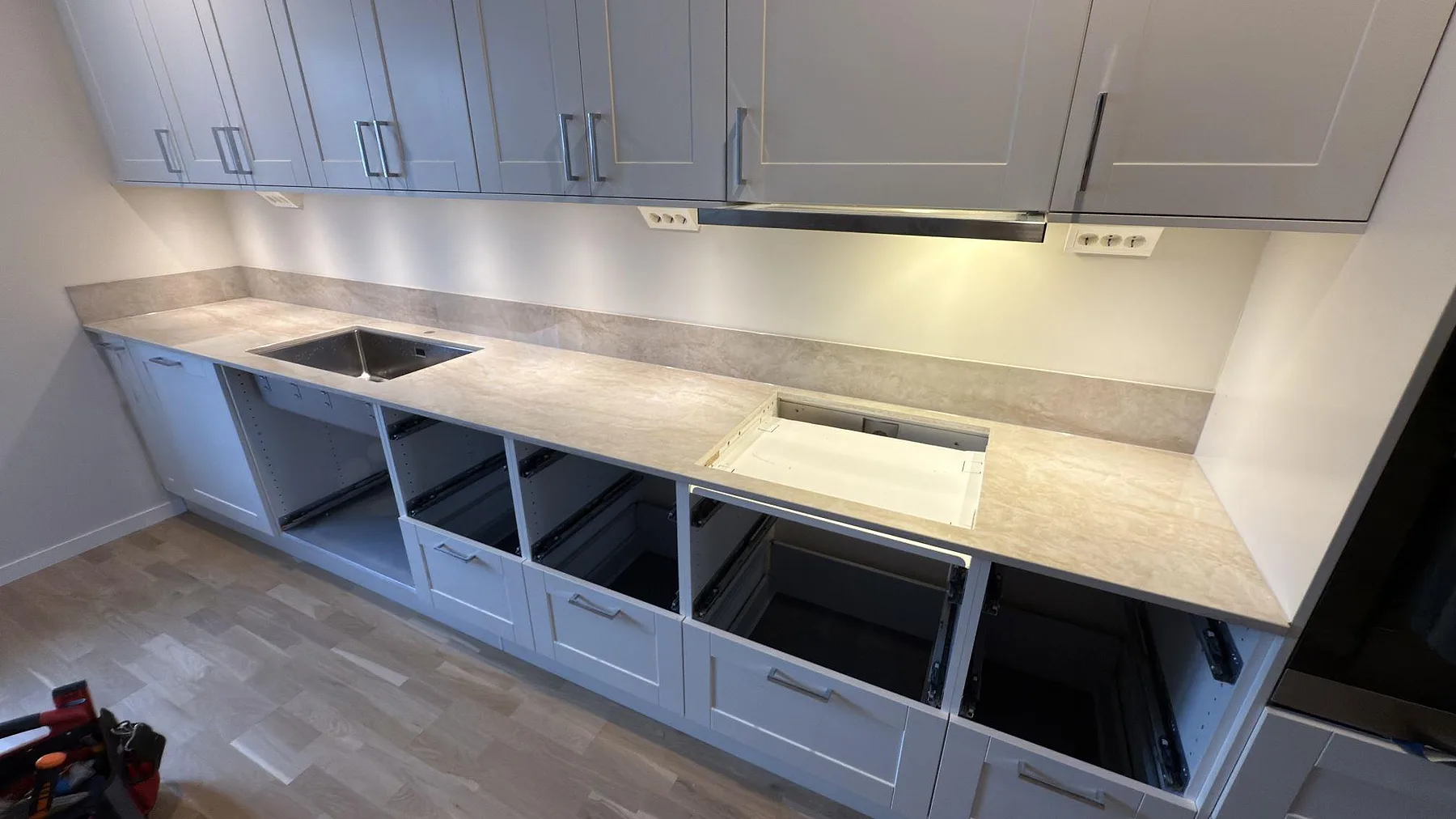 Køkkenbordplade i Dekton Arga, Uppsala – billede 2