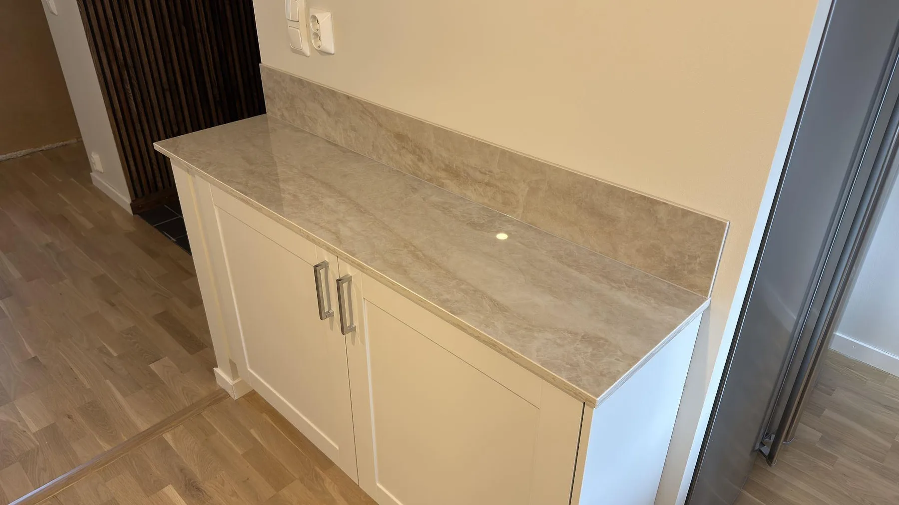 Køkkenbordplade i Dekton Arga, Uppsala – billede 3