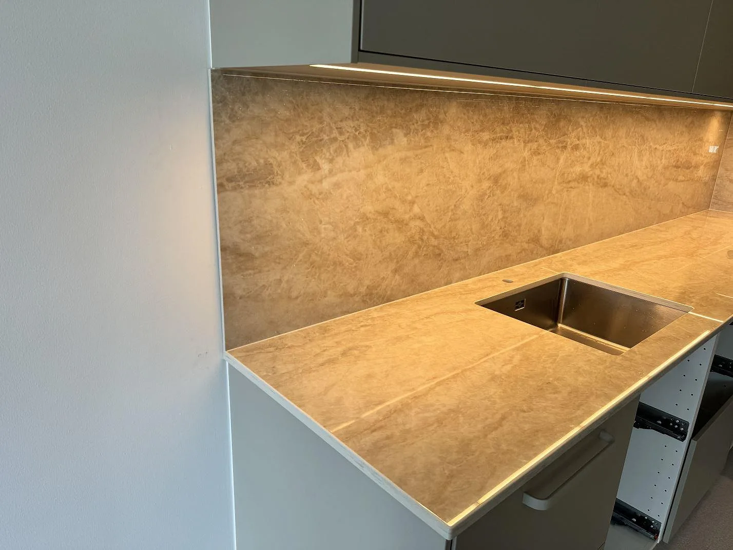 Køkkenbordplade i Dekton Arga, Ystad – billede 3