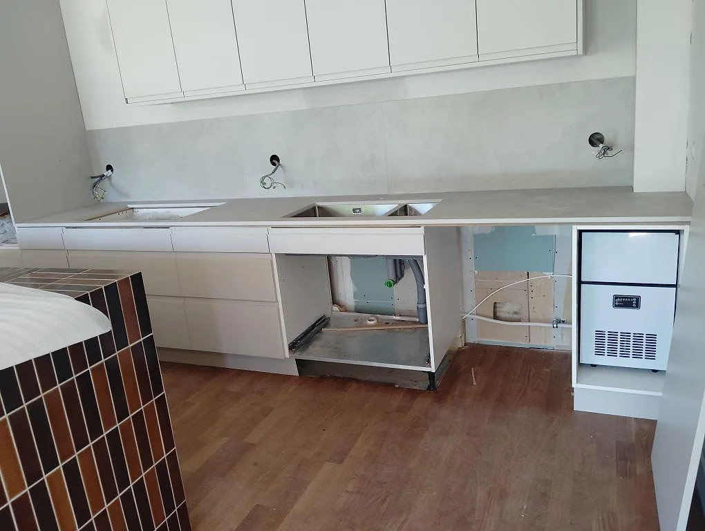 Gennemført projekt: Køkkenbordplade i Dekton Argentium, Sollentuna.