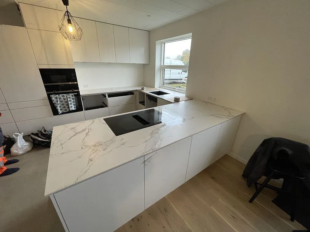 Gennemført projekt: Køkkenbordplade i Dekton Aura 22, Glostrup.