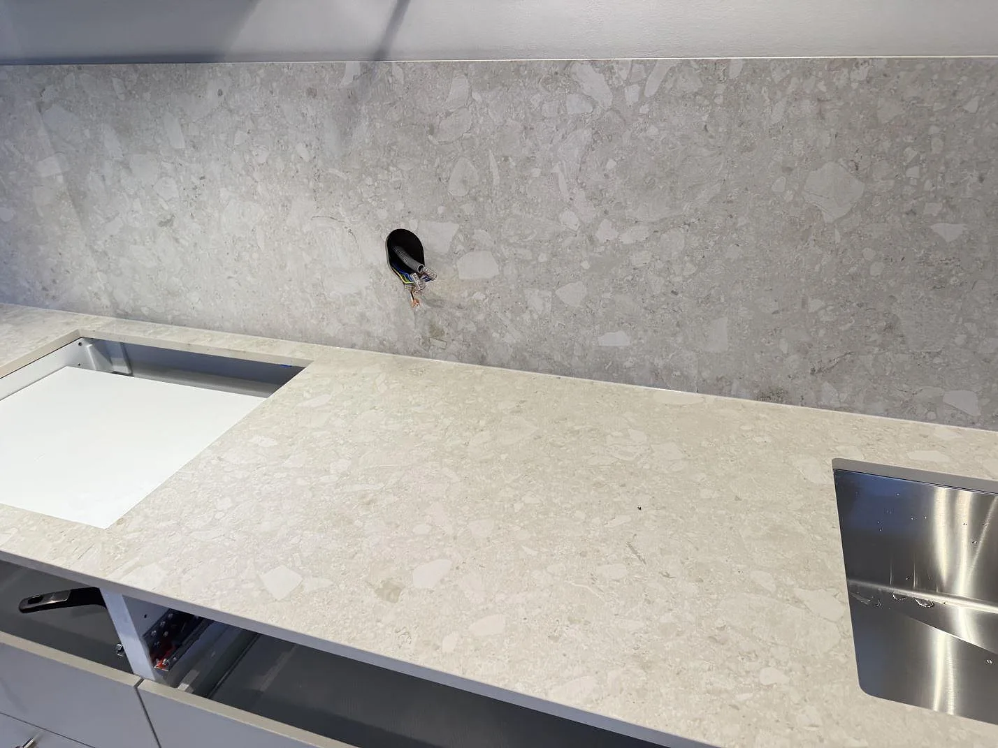 Køkkenbordplade i Dekton Ava, Landskrona – billede 2