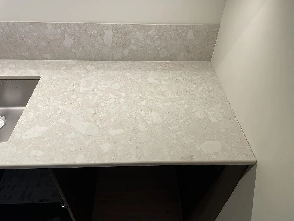 Køkkenbordplade i Dekton Ava, Strövelstorp – billede 5