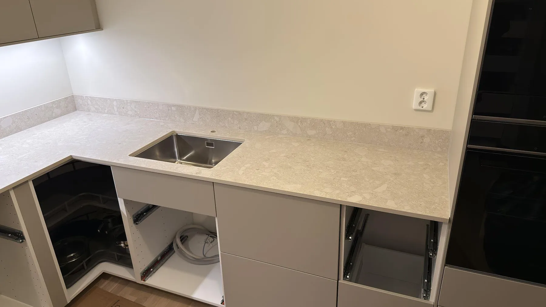 Køkkenbordplade i Dekton Ava, Västerås – billede 2