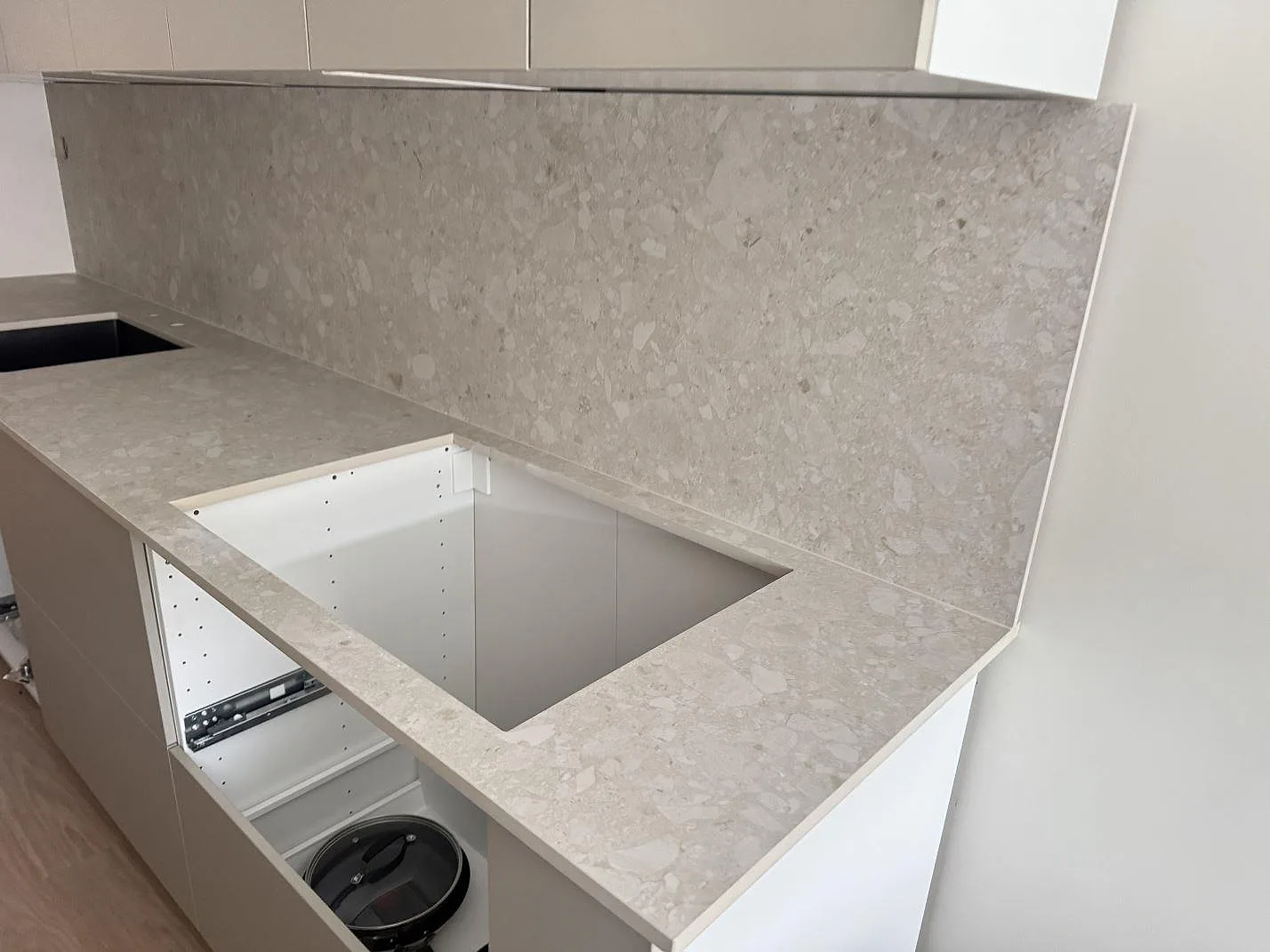 Køkkenbordplade i Dekton Ava, Växjö – billede 4