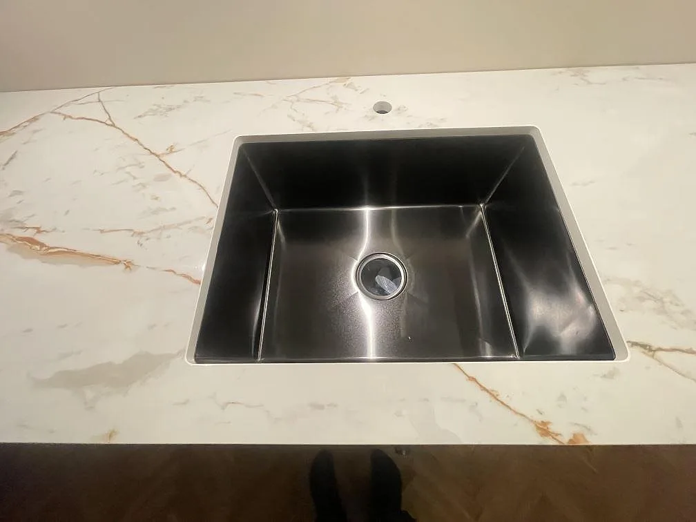 Køkkenbordplade i Dekton Awake, Enskede – billede 4