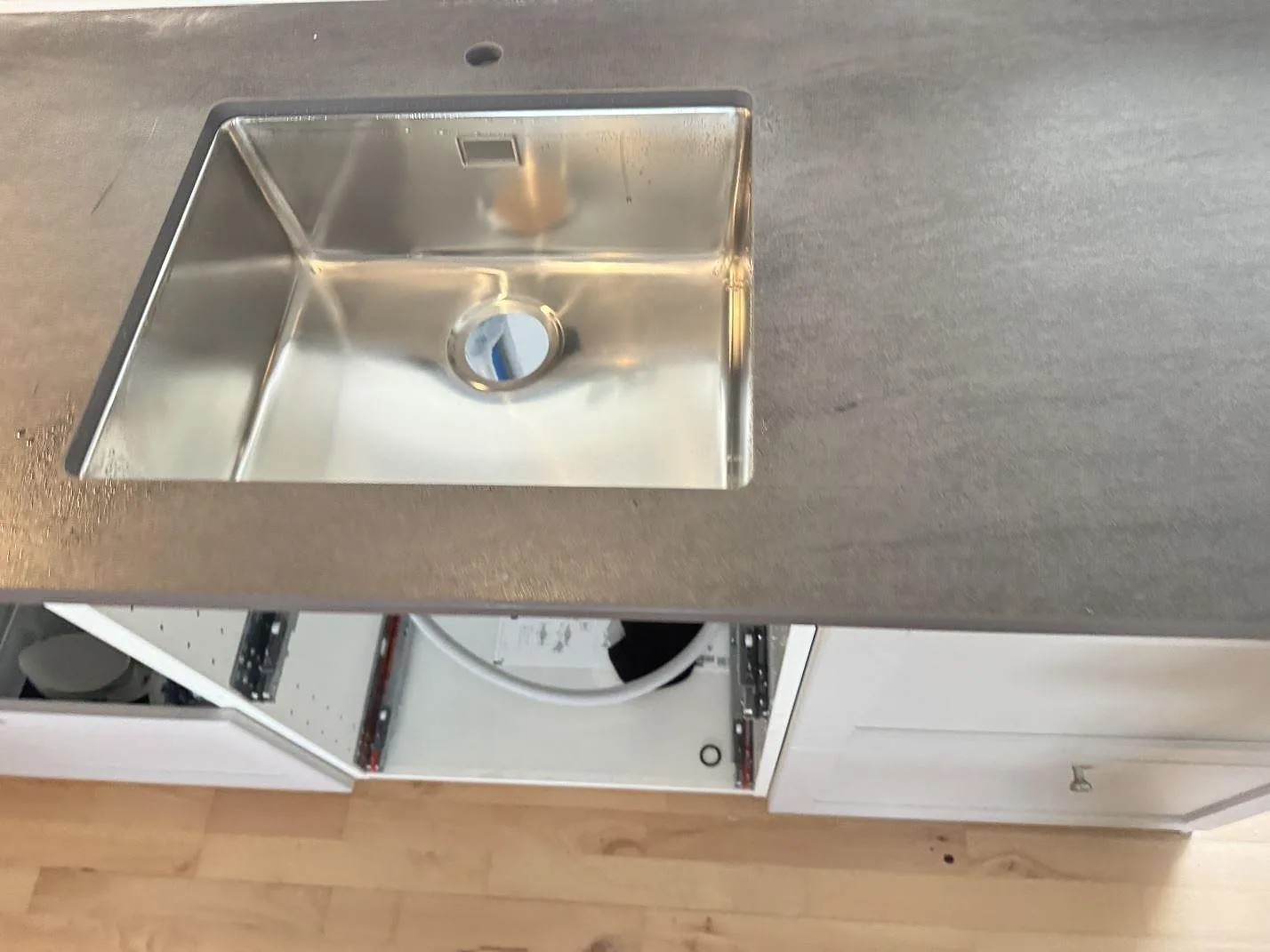 Køkkenbordplade i Dekton Bromo, 3500 Værløse – billede 4