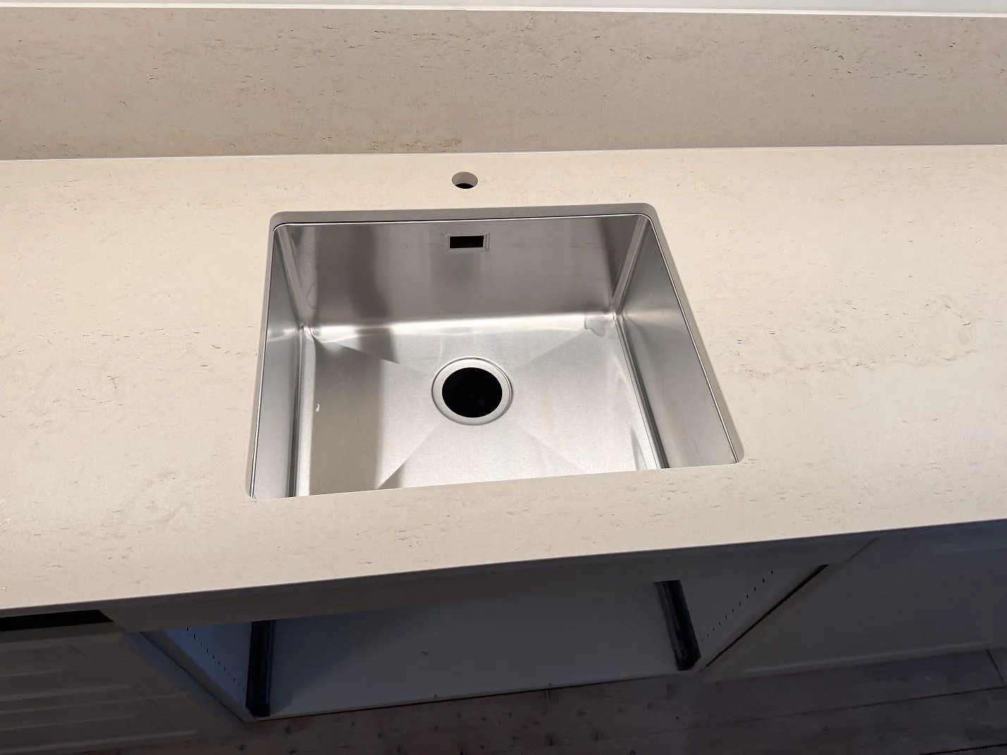 Køkkenbordplade i Dekton Danae, Malmö – billede 4