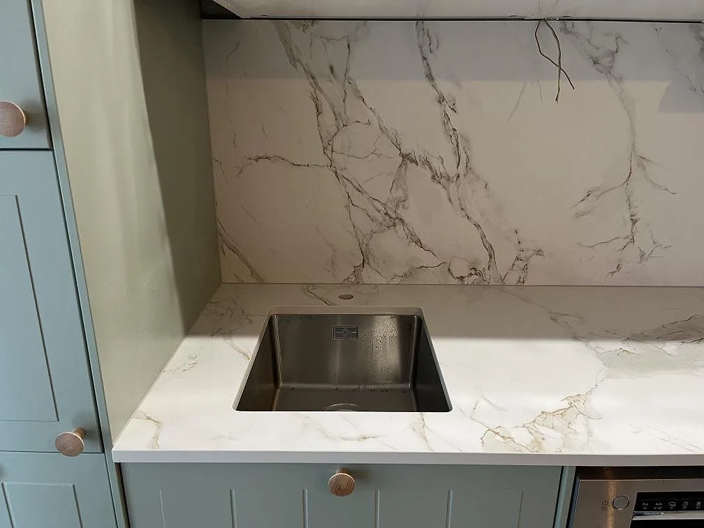 Køkkenbordplade i Dekton Entzo, Hägersten – billede 2