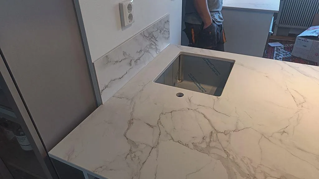 Køkkenbordplade i Dekton Entzo, Häljarp – billede 2