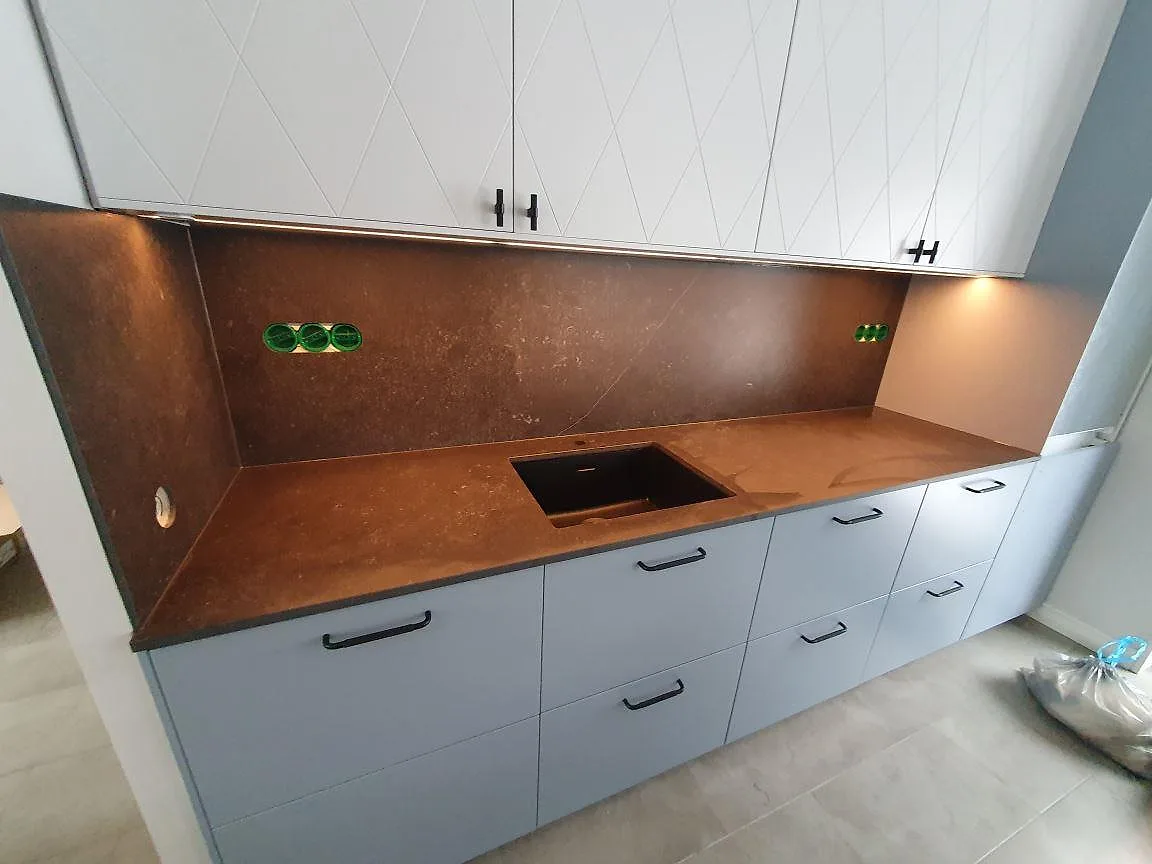 Køkkenbordplade i Dekton Fossil, Ekerö