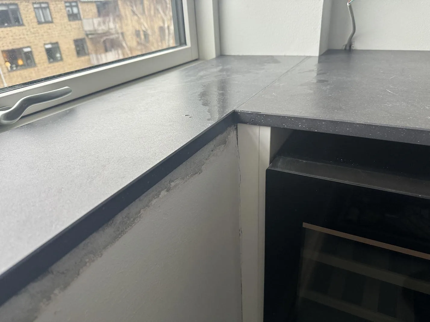 Køkkenbordplade i Dekton Fossil, Hellerup – billede 7