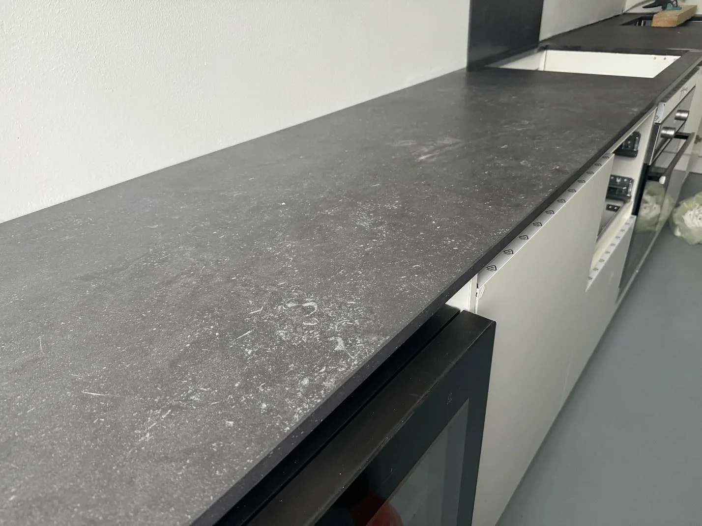 Køkkenbordplade i Dekton Fossil, Hellerup – billede 3