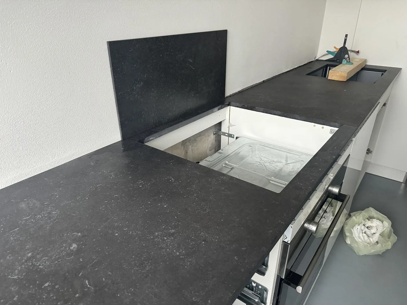 Køkkenbordplade i Dekton Fossil, Hellerup – billede 2