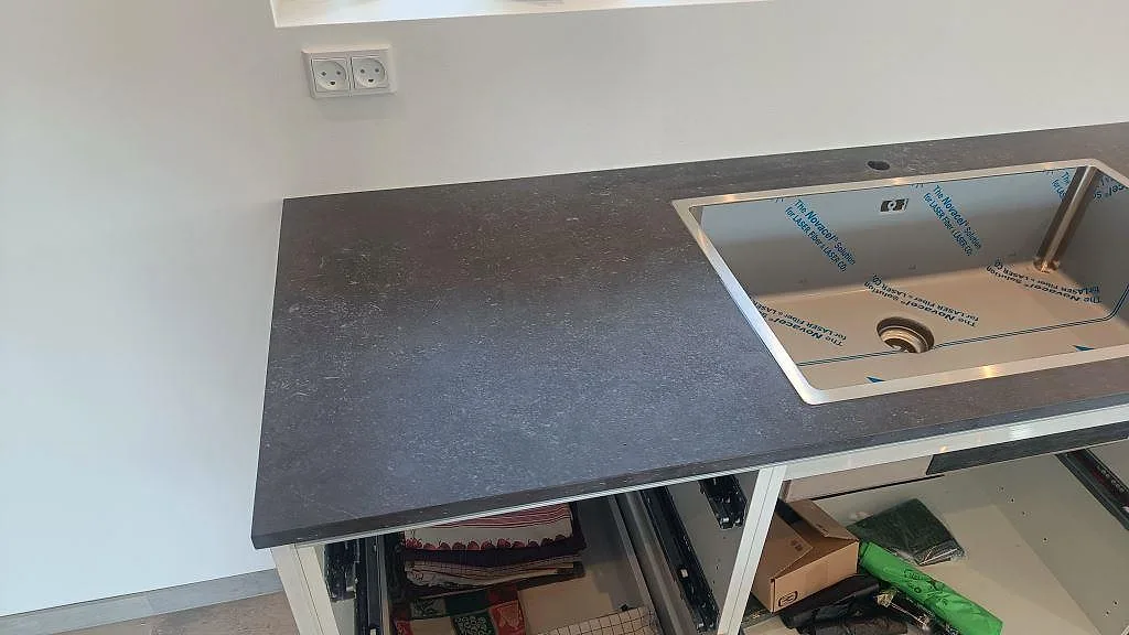 Køkkenbordplade i Dekton Fossil, Jyllinge – billede 2