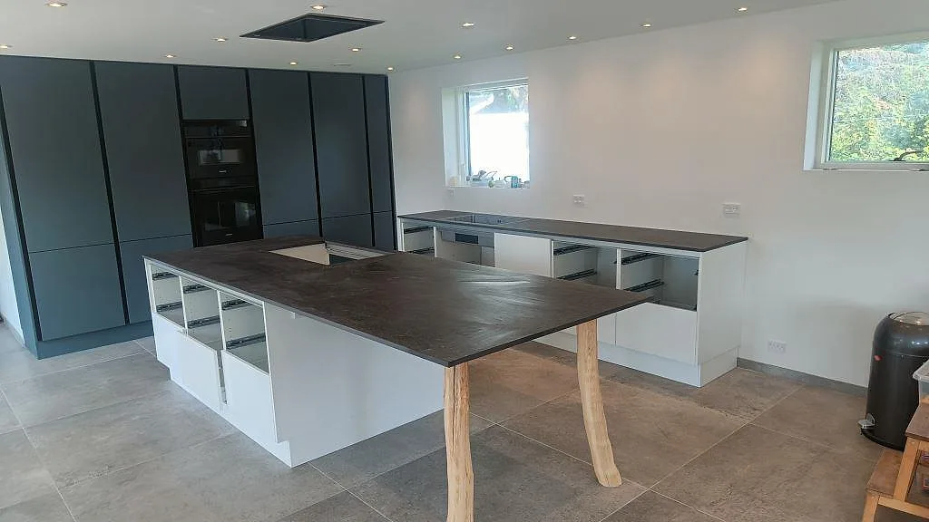 Køkkenbordplade i Dekton Fossil, Jyllinge