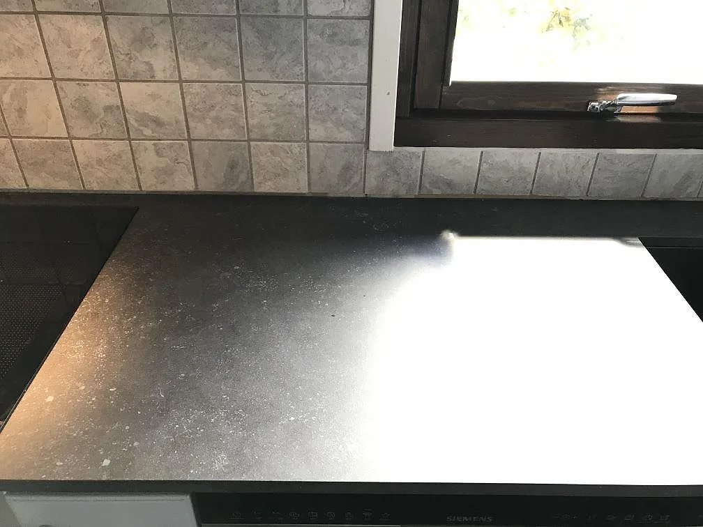 Køkkenbordplade i Dekton Fossil, Vellinge – billede 3