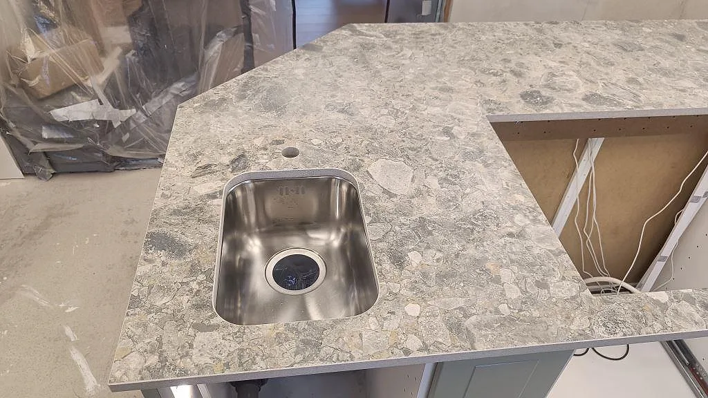 Køkkenbordplade i Dekton GK07 Ceppo, Össjö – billede 3