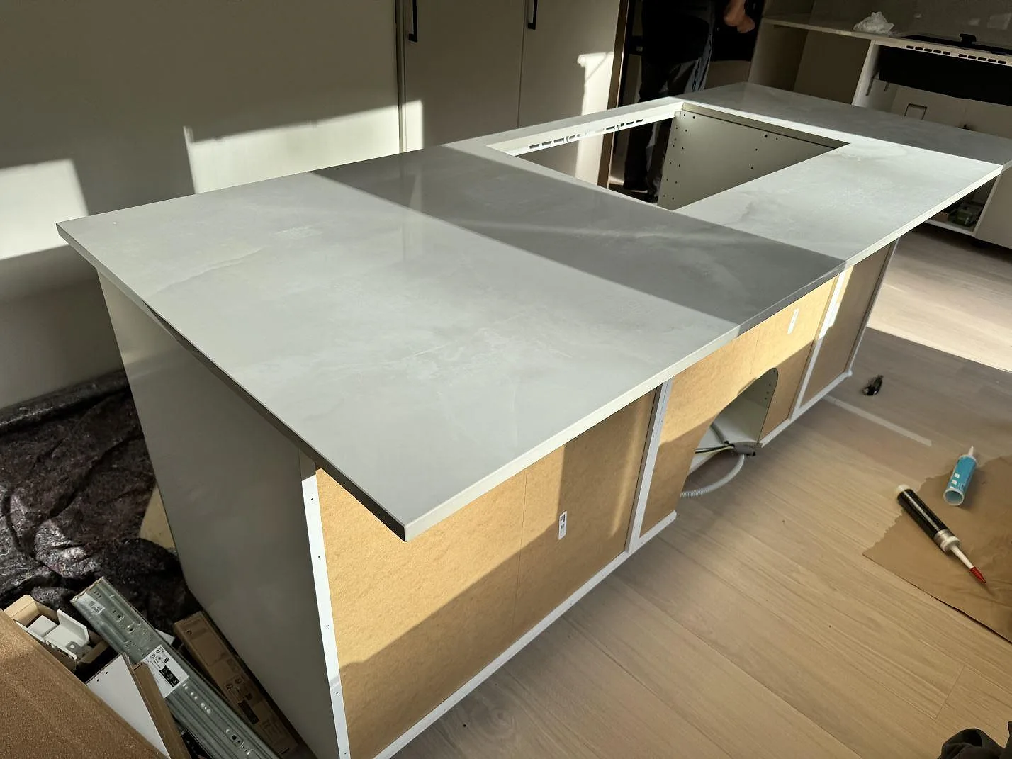 Køkkenbordplade i Dekton Helena, Göteborg – billede 3