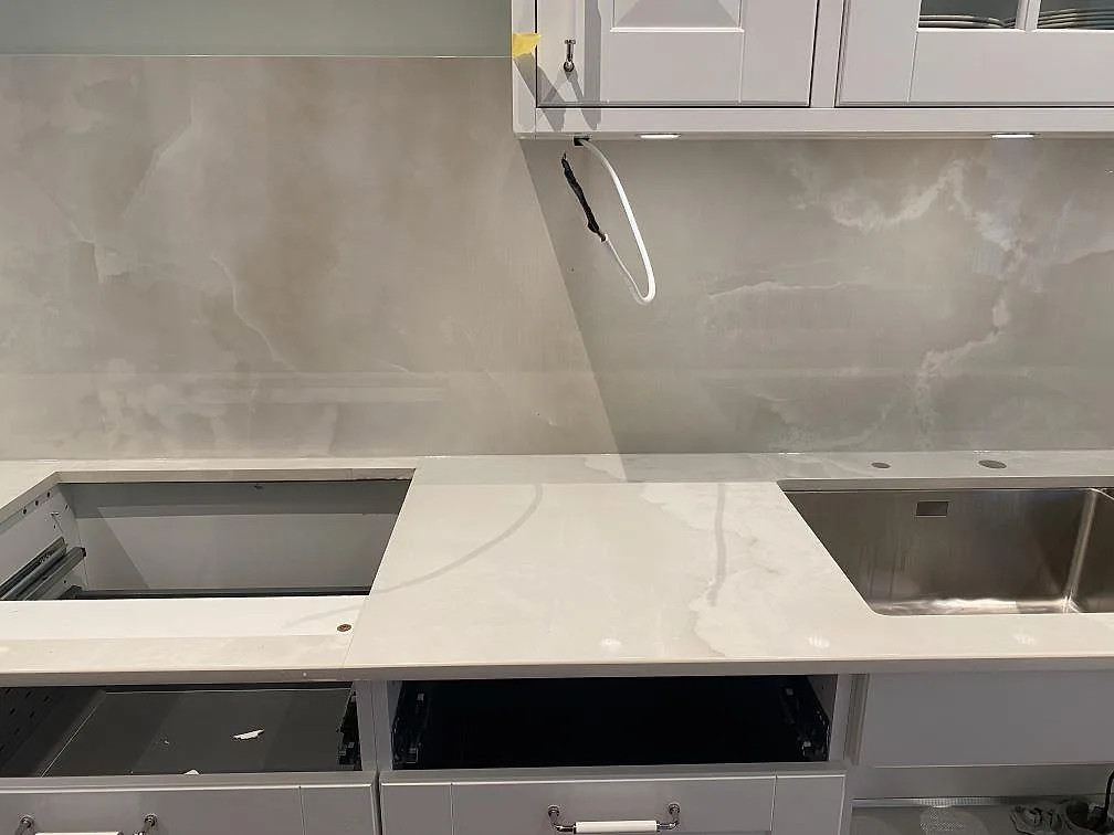 Køkkenbordplade i Dekton Helena, Ljungby – billede 2
