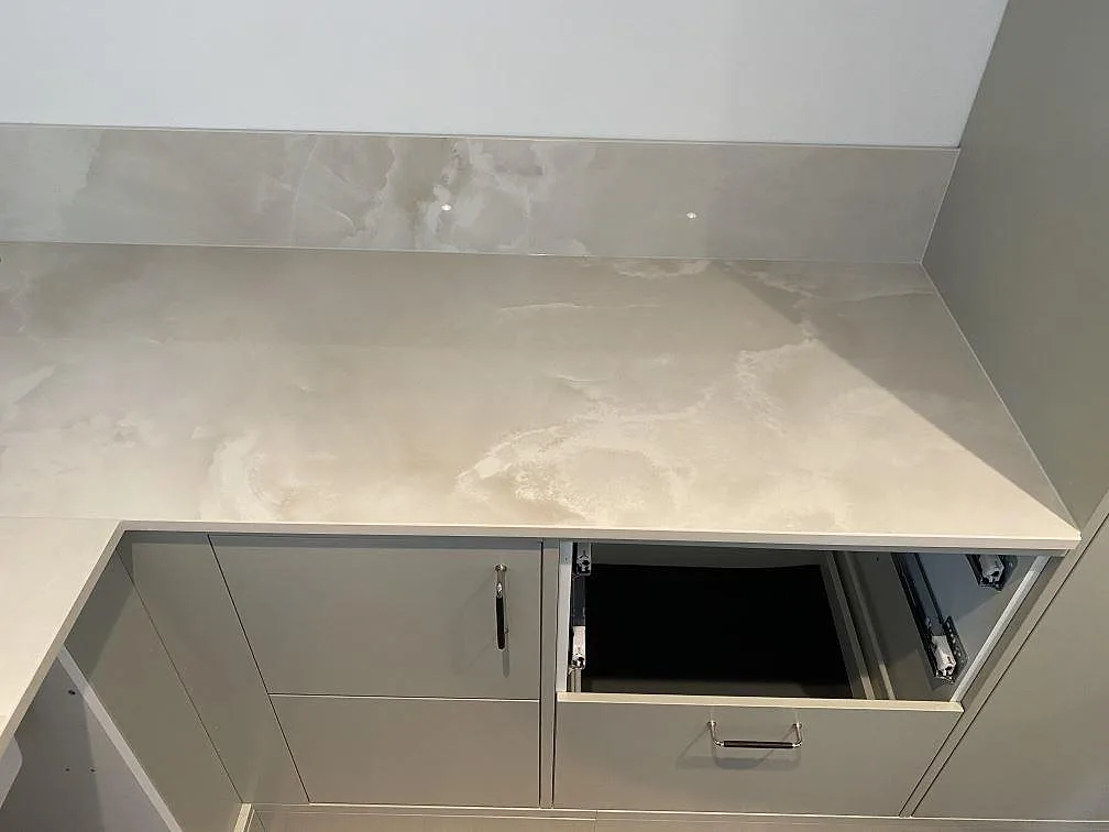 Køkkenbordplade i Dekton Helena, Malmö – billede 2