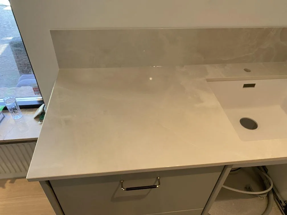 Køkkenbordplade i Dekton Helena, Malmö – billede 4
