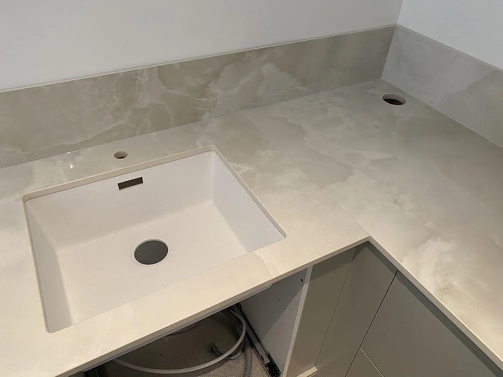 Køkkenbordplade i Dekton Helena, Malmö – billede 5