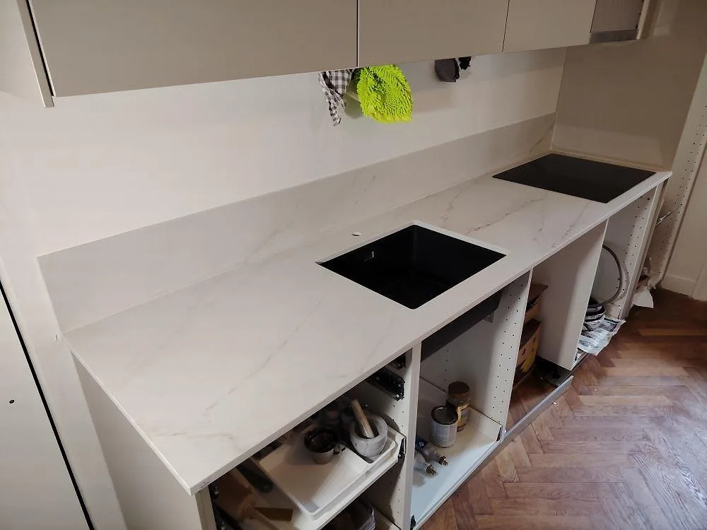 Gennemført projekt: Køkkenbordplade i Dekton Helena, Stockholm.
