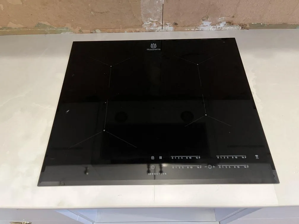 Køkkenbordplade i Dekton Helena, Storebro – billede 4