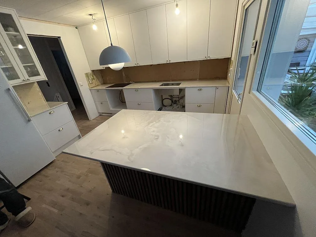 Køkkenbordplade i Dekton Helena, Storebro