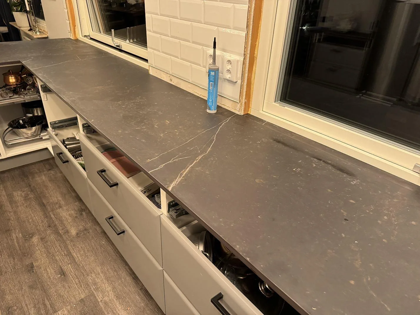 Køkkenbordplade i Dekton Kelya, Borås – billede 2