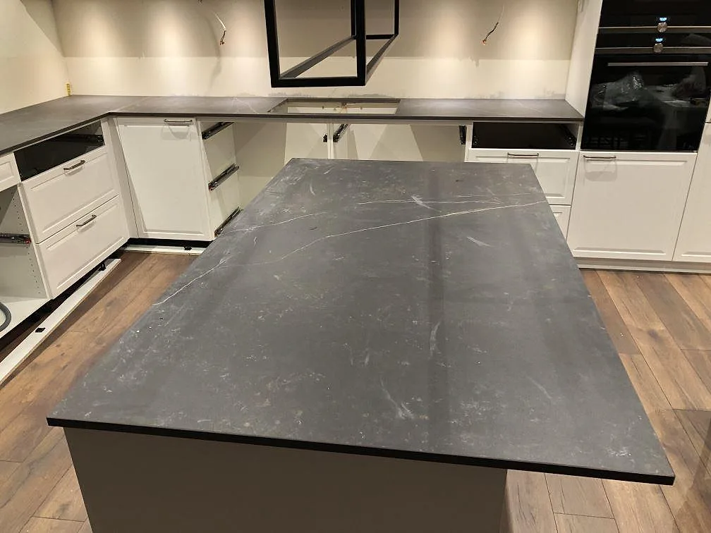 Køkkenbordplade i Dekton Kelya, Kärna