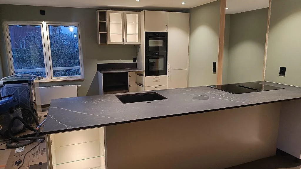 Køkkenbordplade i Dekton Kelya, Kungsbacka
