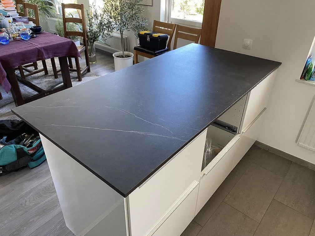 Køkkenbordplade i Dekton Kelya, Skanör – billede 2