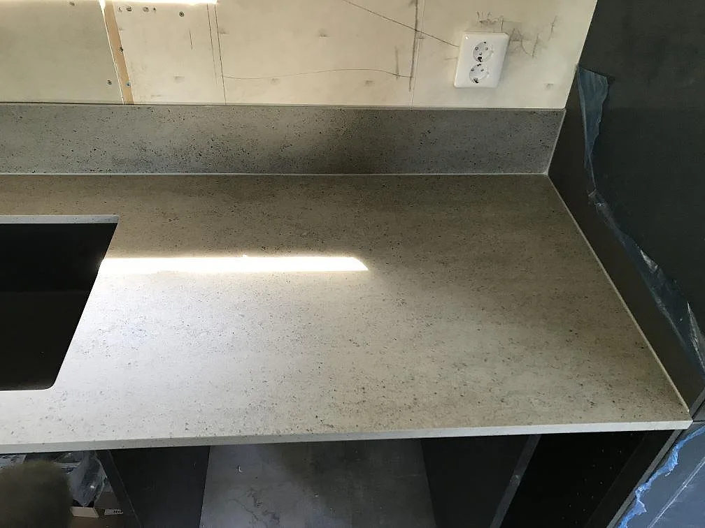 Køkkenbordplade i Dekton Keon, Höviksnäs – billede 2